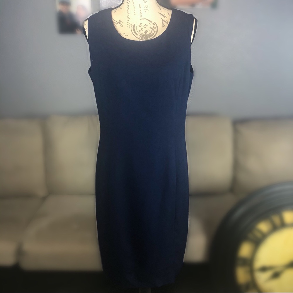 ‼️MOVING SALE‼️Sleeveless Knee Length Sheath Dress